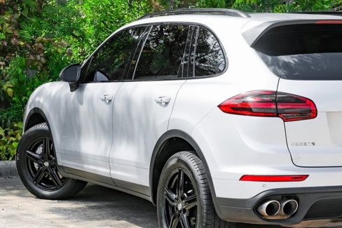 Used 2016 Porsche Cayenne S image 14