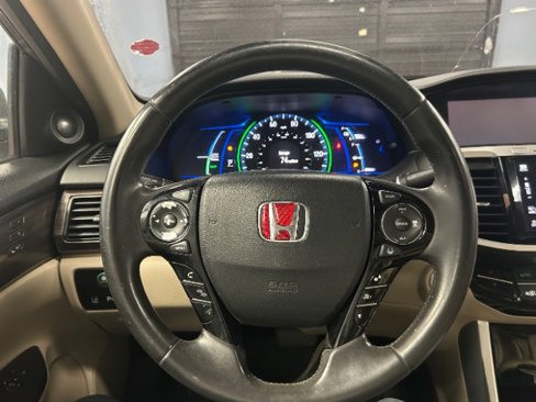 Used 2017 Honda Accord Touring image 16