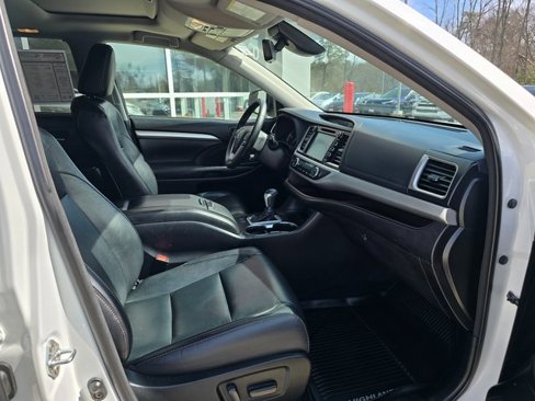 Used 2018 Toyota Highlander XLE image 24