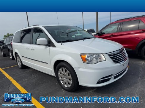 Used 2016 Chrysler Town & Country Touring image 1