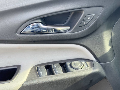 Used 2019 Chevrolet Equinox LS w/ LPO, Floor Liner Package image 8