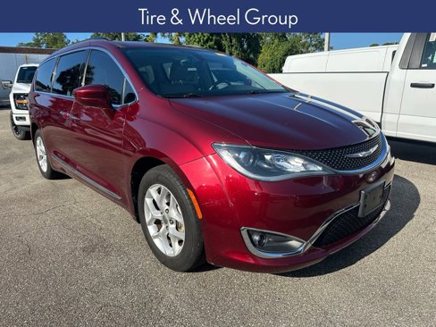 Used 2017 Chrysler Pacifica Touring-L w/ Tire & Wheel Group image 9