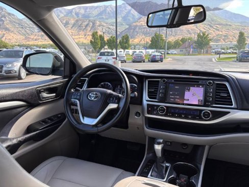 Used 2015 Toyota Highlander XLE image 16