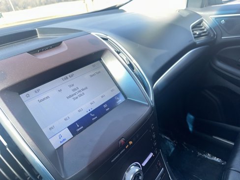 Used 2020 Ford Edge Titanium image 31