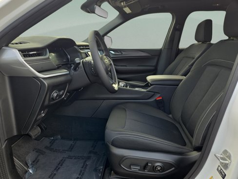 New 2025 Jeep Grand Cherokee Laredo X image 12