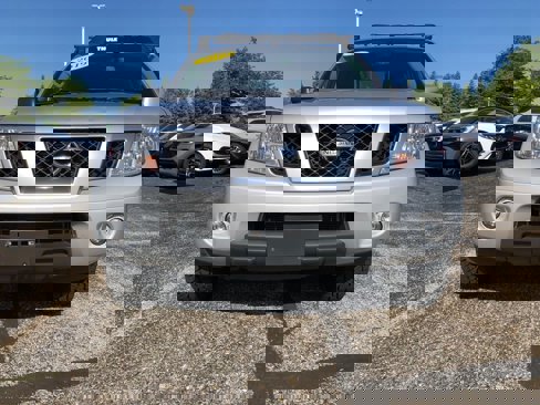 Used 2019 Nissan Frontier PRO-4X image 2