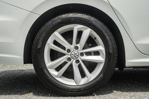 Used 2020 Volkswagen Passat 2.0T SE image 18