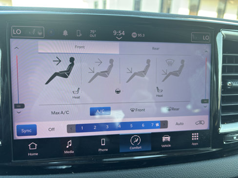 Used 2023 Chrysler Pacifica Touring-L image 26