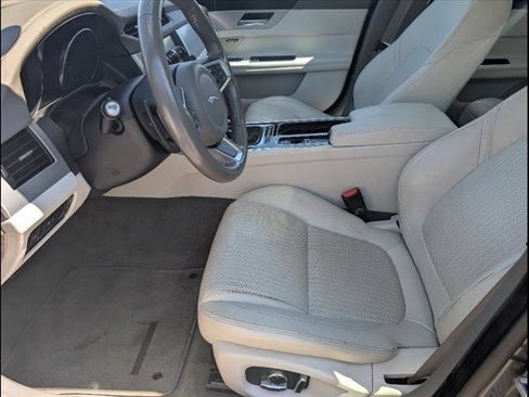 Used 2020 Jaguar XF Prestige image 10