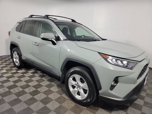 Used 2021 Toyota RAV4 XLE image 1