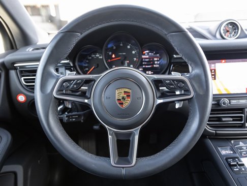 Certified 2021 Porsche Macan image 13
