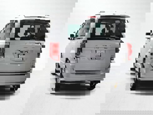 Used 2019 Dodge Grand Caravan SXT image 2
