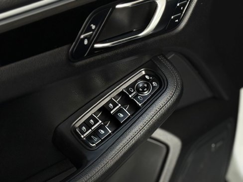 Used 2017 Porsche Macan S image 17