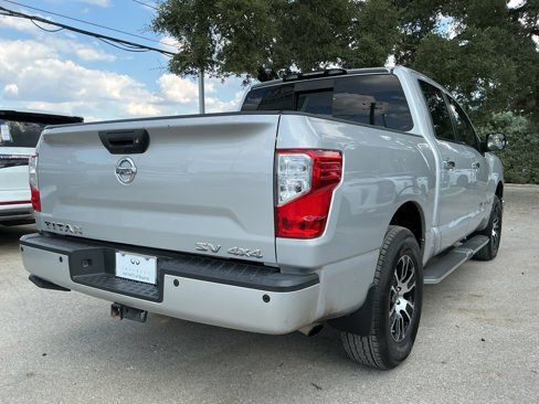 Used 2019 Nissan Titan SV w/ SV Convenience Package image 3
