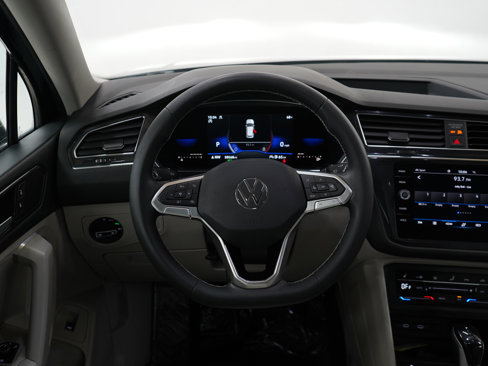 Used 2022 Volkswagen Tiguan SE image 13