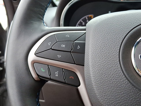 Used 2019 Jeep Grand Cherokee Laredo image 25
