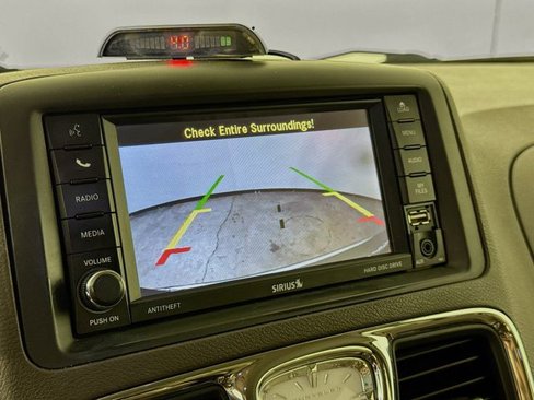 Used 2013 Chrysler Town & Country Touring image 13