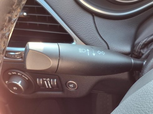 Used 2020 Jeep Cherokee Limited image 22