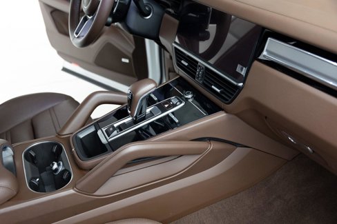 Used 2022 Porsche Cayenne Platinum Edition image 32