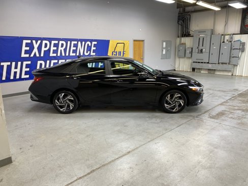Used 2025 Hyundai Elantra Sport w/ Cargo Package image 8