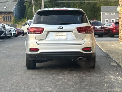 Used 2019 Kia Sorento AWD V6 image 4