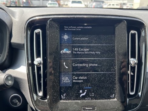 Used 2020 Volvo XC40 T5 Momentum w/ Protection Package Premier image 10