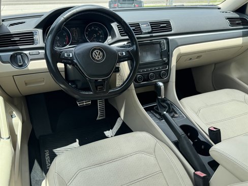 Used 2018 Volkswagen Passat 2.0T R-Line w/ R-Line Lighting Package image 12