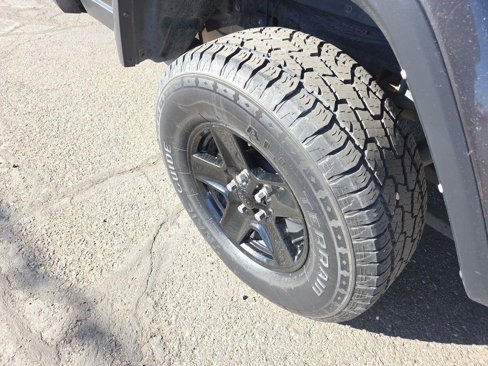 Used 2021 Jeep Gladiator Sport image 15