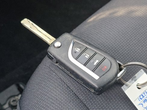 Used 2020 Toyota Corolla LE image 18
