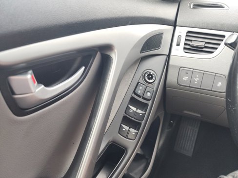 Used 2015 Hyundai Elantra Limited w/ Option Group 05 image 37