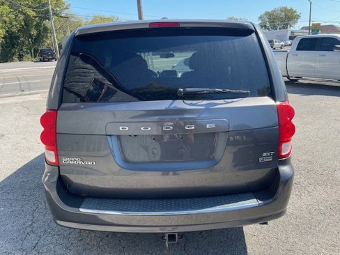 Used 2017 Dodge Grand Caravan SXT image 6