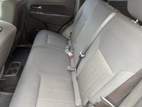 Used 2011 Jeep Liberty Sport image 12
