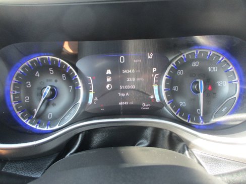 Used 2022 Chrysler Pacifica Touring-L image 12