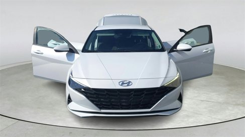 Used 2021 Hyundai Elantra SE image 9