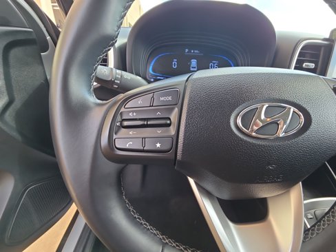Used 2024 Hyundai Venue SEL image 13