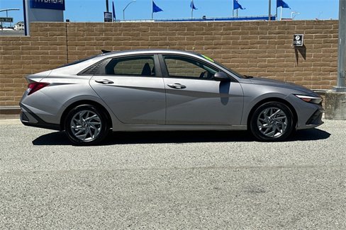 Used 2024 Hyundai Elantra SEL image 2