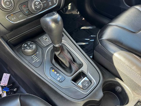 Used 2020 Jeep Cherokee Trailhawk w/ Comfort/Convenience Group image 24
