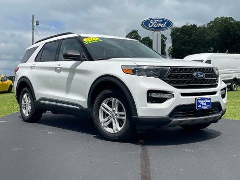Certified 2023 Ford Explorer XLT w/ Equipment Group 202A image 2