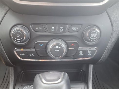 Used 2021 Jeep Cherokee Latitude Lux image 18