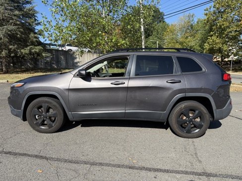 Used 2018 Jeep Cherokee Latitude w/ Altitude Package image 6
