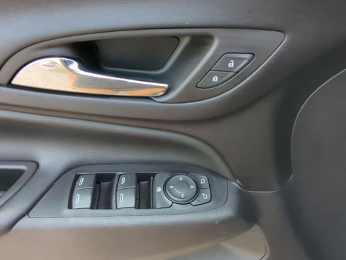 Used 2020 Chevrolet Equinox LT image 9