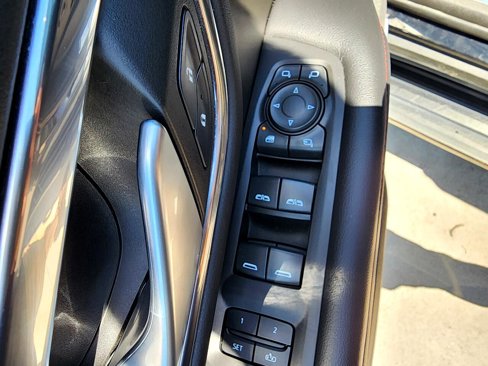 Used 2022 Chevrolet Suburban RST w/ Sport Performance Package image 12