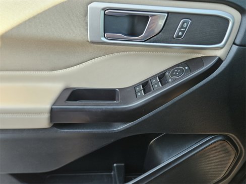 Used 2020 Ford Explorer XLT image 40