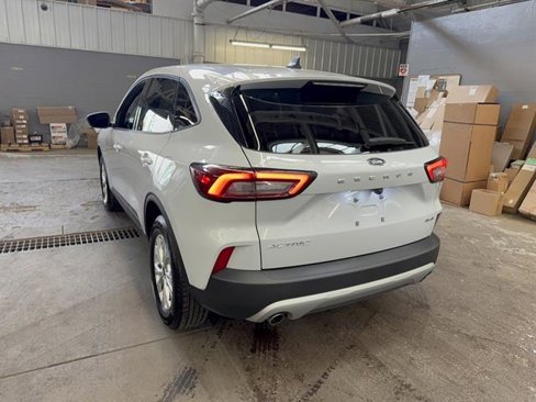 Used 2025 Ford Escape Active image 11