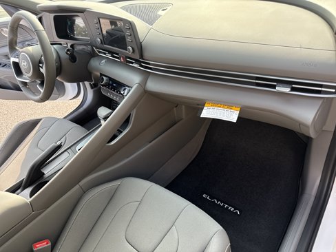 New 2025 Hyundai Elantra Sport image 17