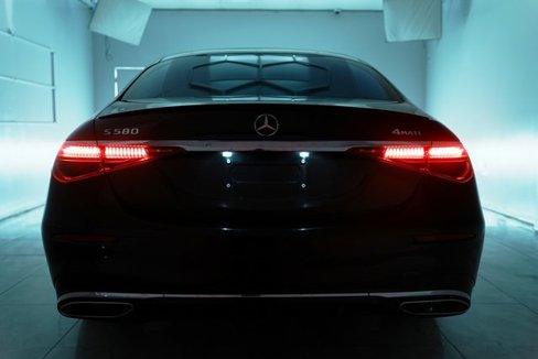 Used 2022 Mercedes-Benz S 580 4MATIC Sedan w/ AMG Line Package image 46