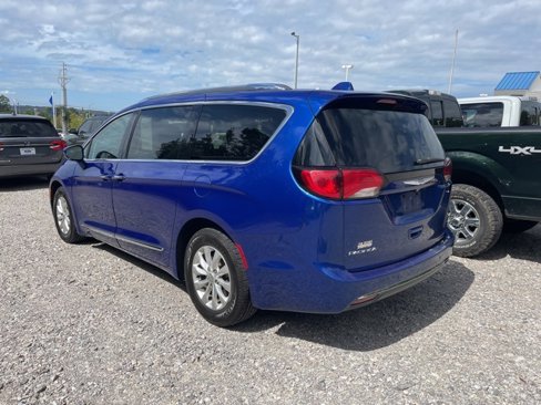 Used 2019 Chrysler Pacifica Touring-L image 5