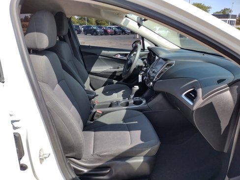 Used 2017 Chevrolet Cruze LT image 9