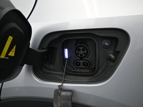 Certified 2023 Volvo XC40 Recharge Ultimate image 32