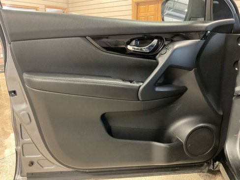 Used 2022 Nissan Rogue Sport SV image 18